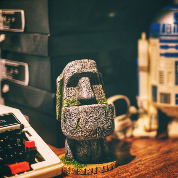 Easter Island statues Penholder